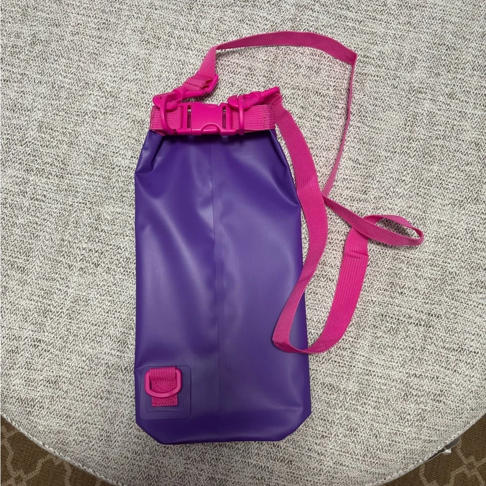 SALE!  Closet purge!   NEW Case-Mate Waterproof Phone/Storage Bag